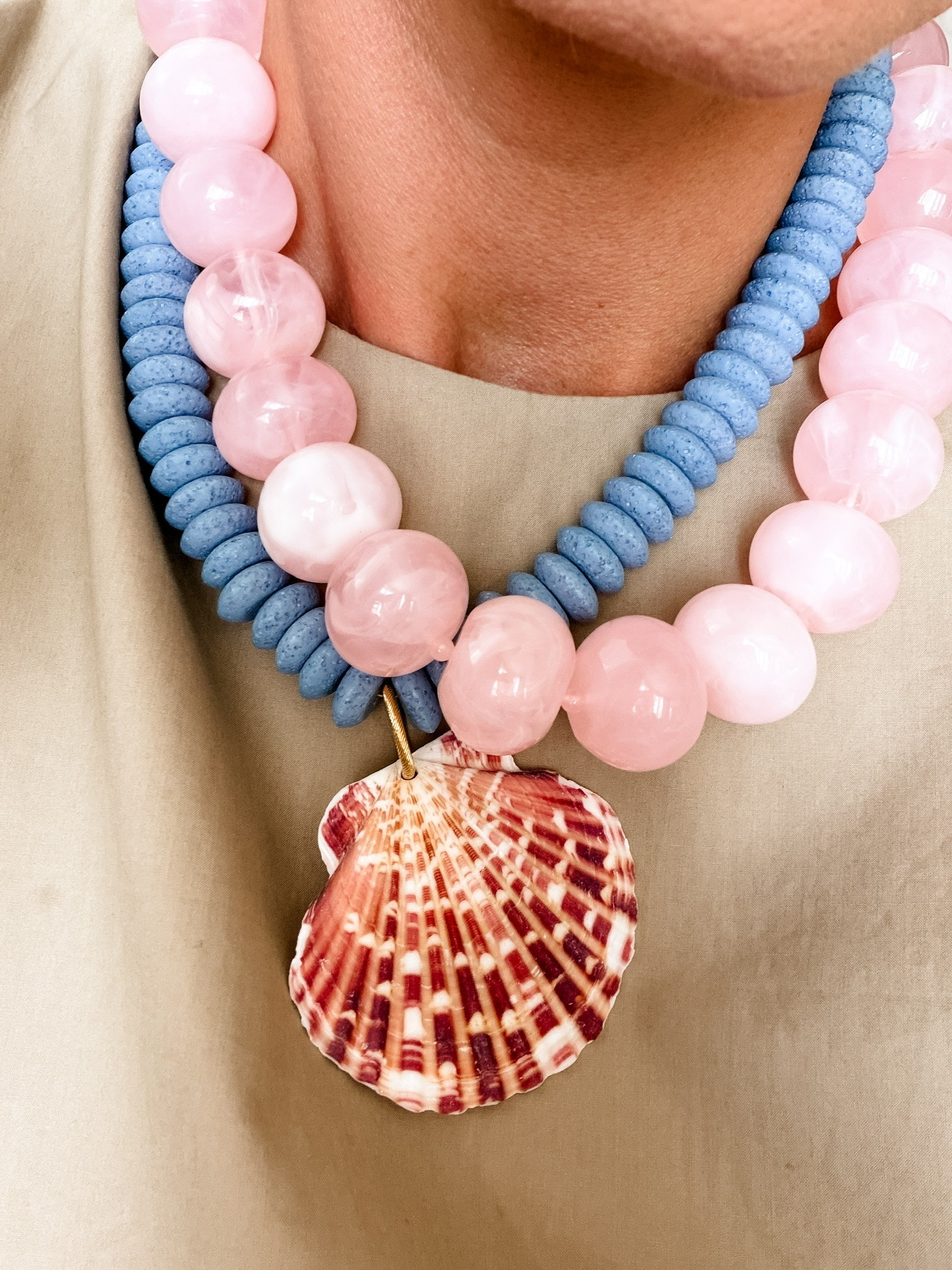 These colors together 😍

Loverly Grey, statement necklace, statement jewelry, statement accessories