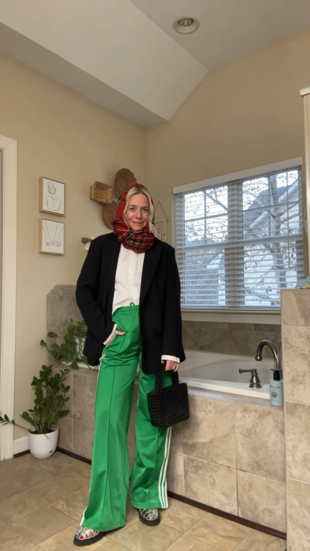 12 Days of Holiday Outfits: Day 2 💚🎄❤️

#LTKHoliday #LTKSeasonal #LTKStyleTip