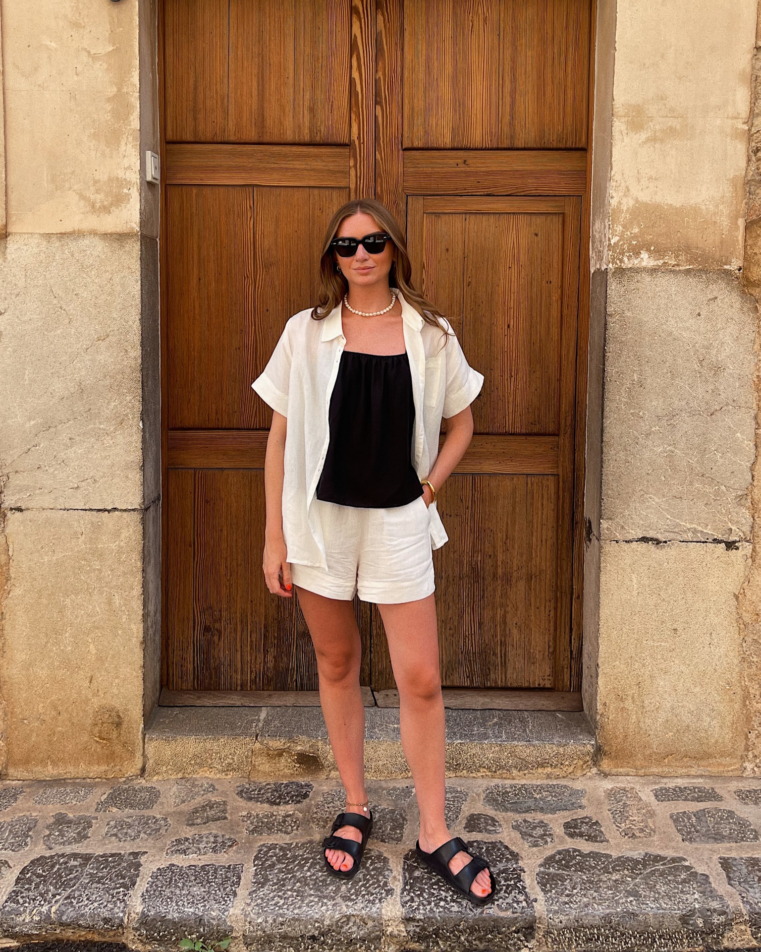 Summer/holiday outfit, what I wore for a day trip to Soller, Palma
WATthebrand white linen shirt and matching sorts
Size 12 in the shirt and a size 8 in the shorts
Old & other stories black cami top
& other stories Pearl necklace 
Birkenstock Eva Arizona sandals 