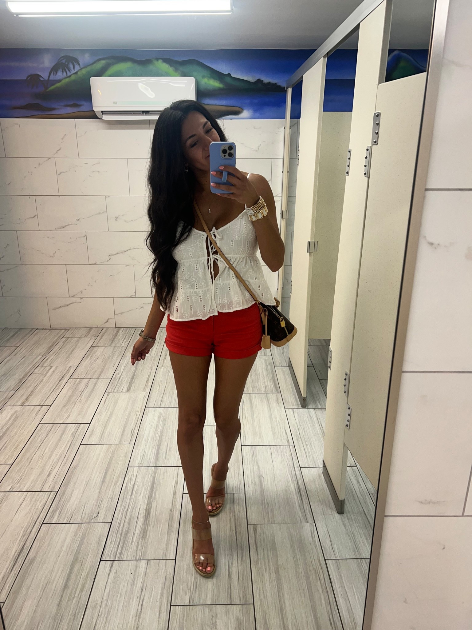 #latepost 
Pre Labor Day #ootn 

My shorts are on SALE 🤩 

#LTKStyleTip #LTKShoeCrush #LTKSaleAlert