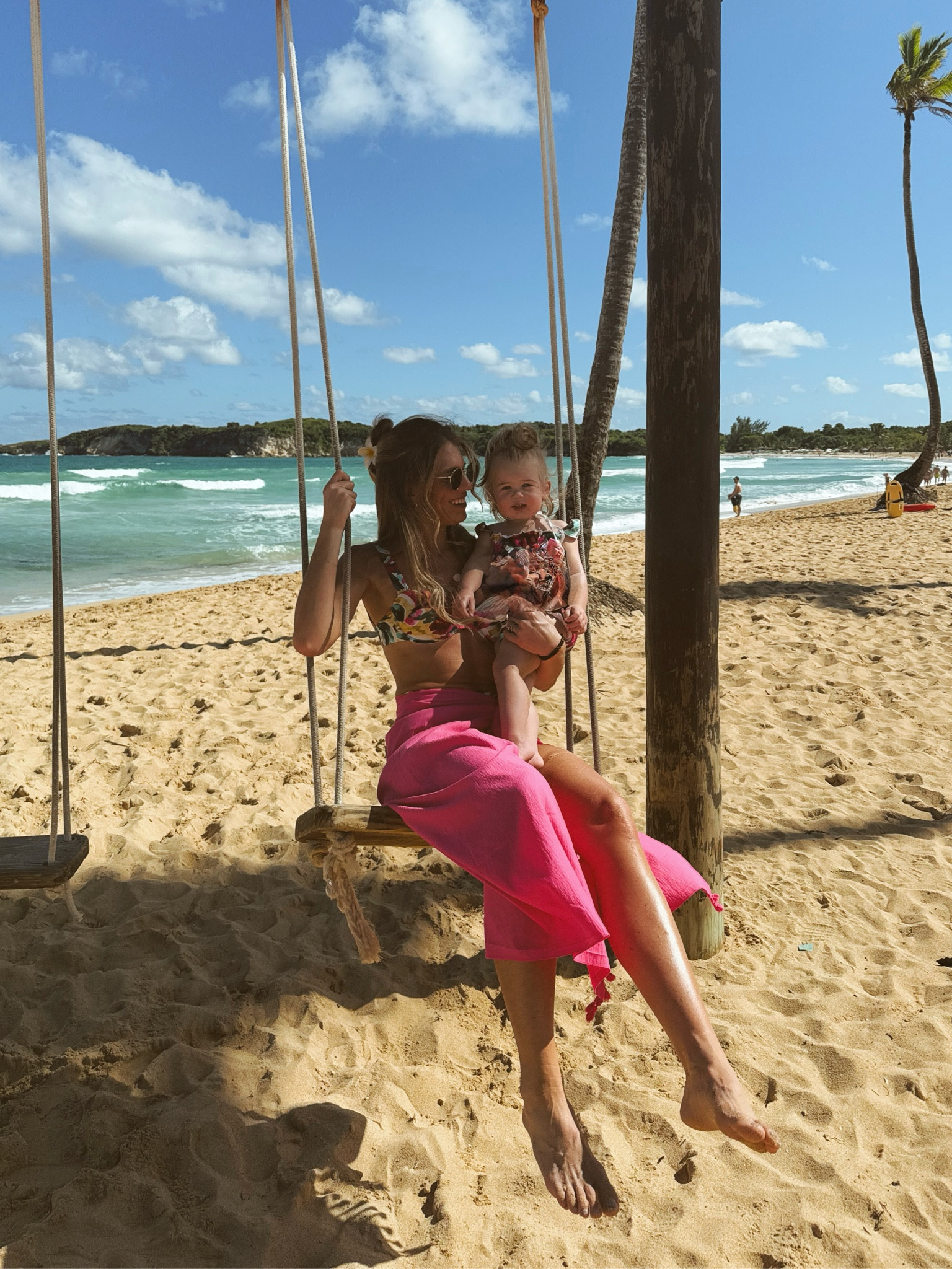 Small in top and medium in bottoms. The bottoms run on the smaller side. Great coverage 