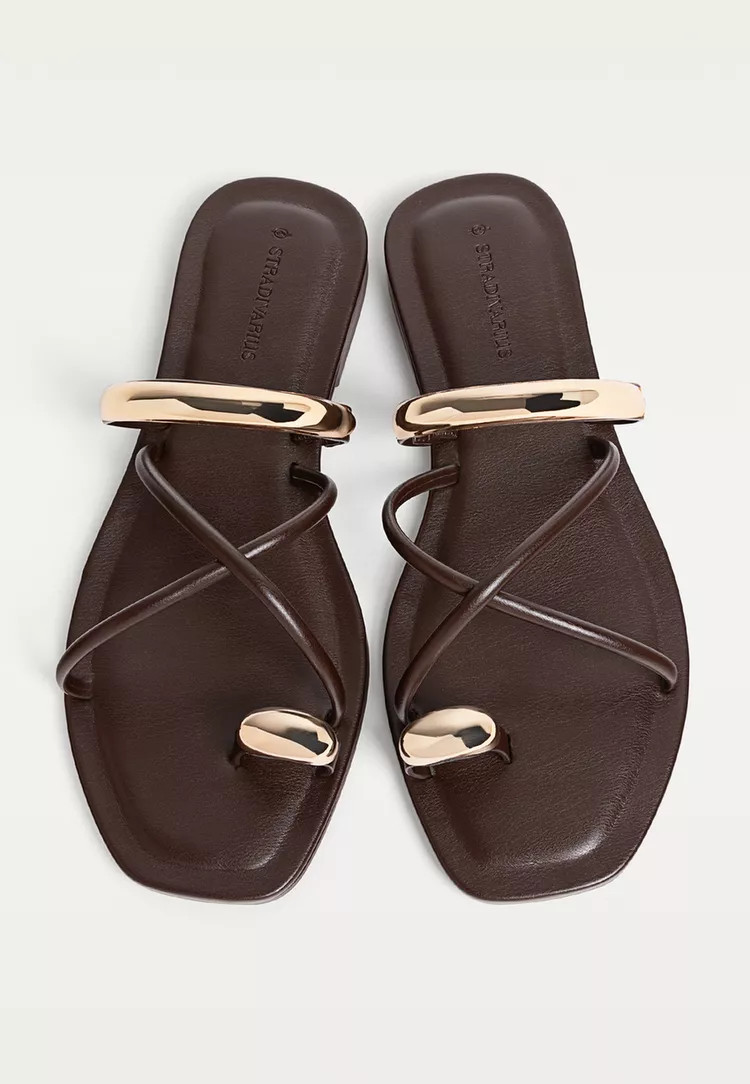 Flat sandals with metal detail | Stradivarius (UK)