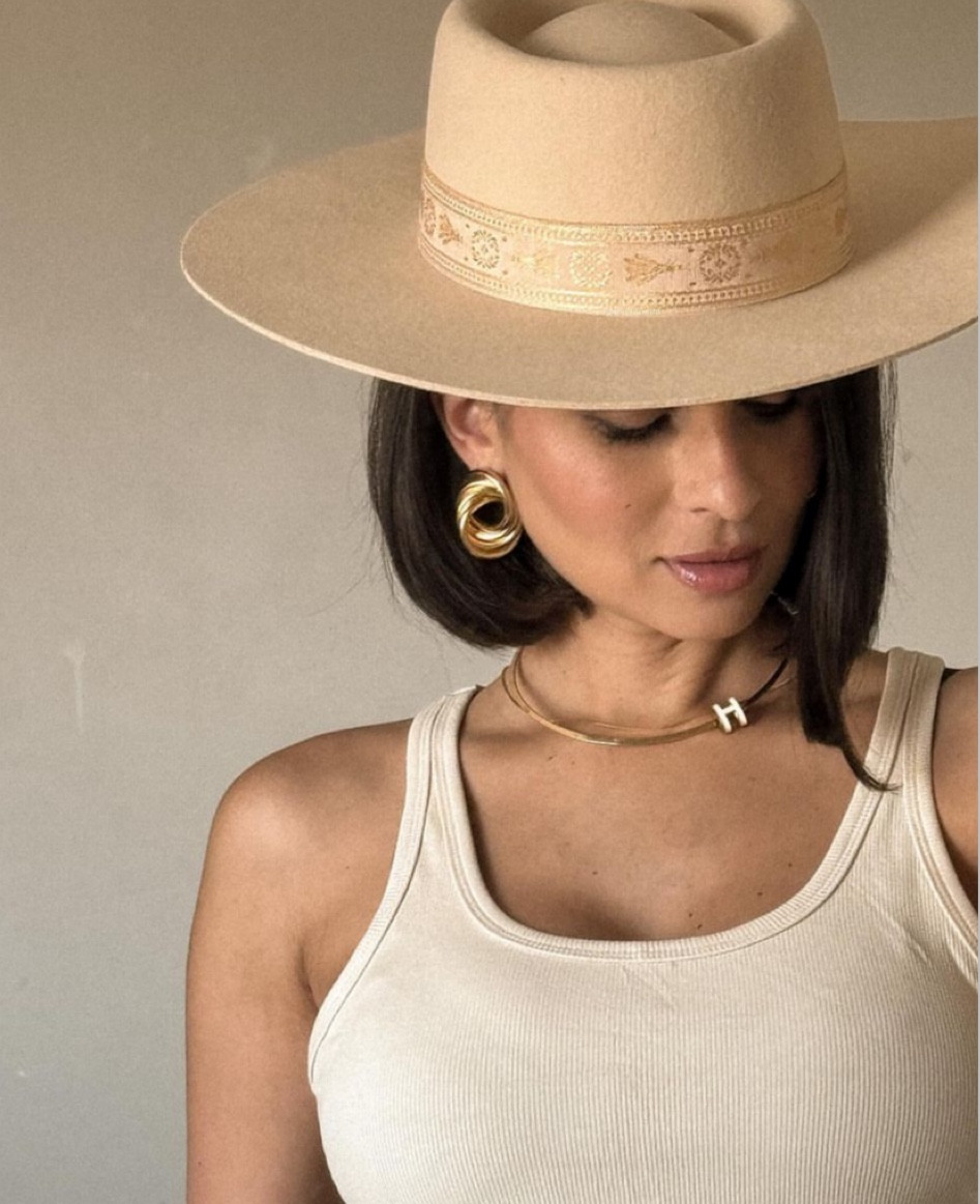 I always say: "accessories change whatever production”

#LTKHoliday #LTKstyletip #LTKGiftGuide