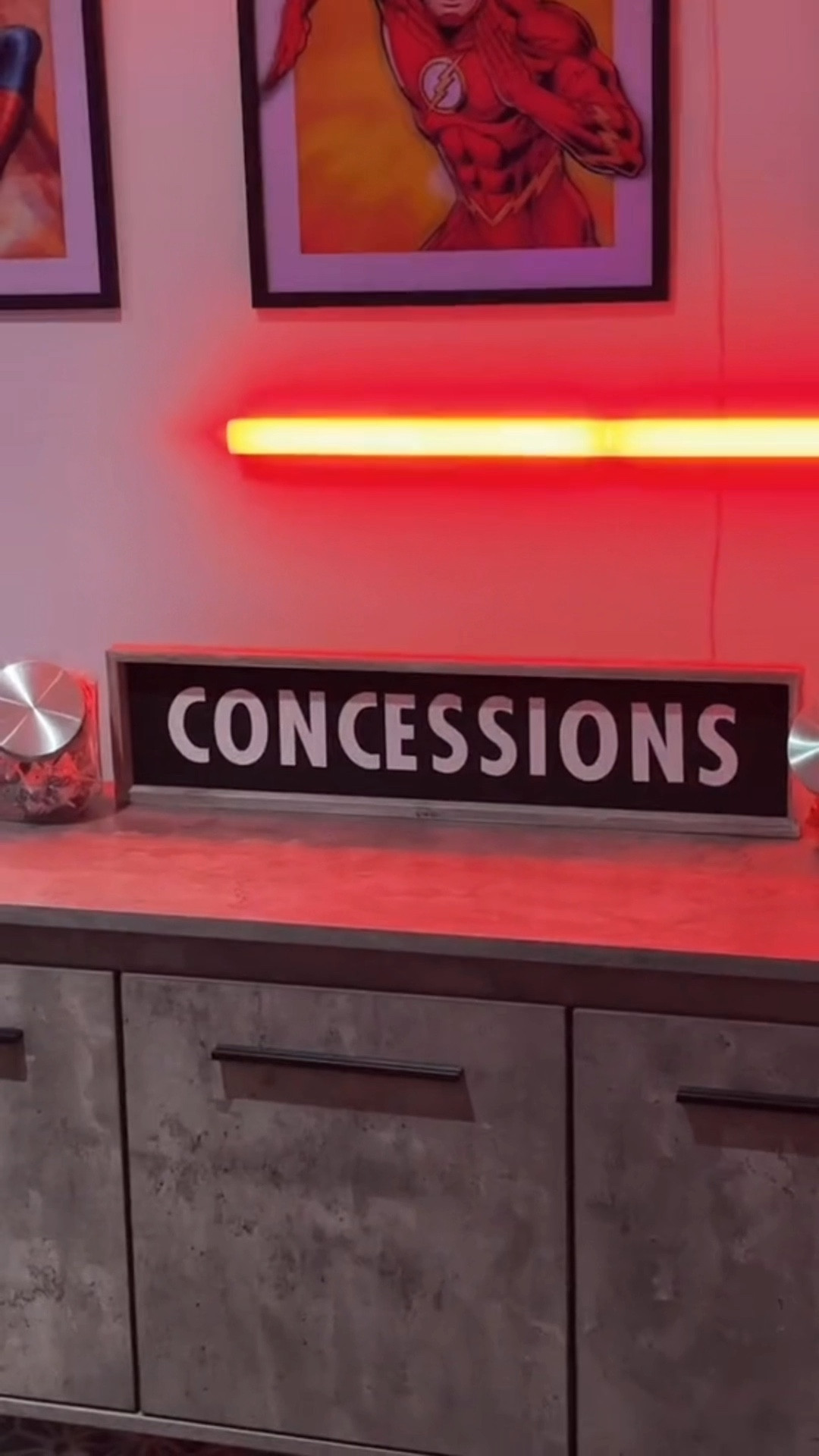 You don’t need a theater in your house, just a TV, some cool lights, a comfy couch and a concessions stand!
#movieroom #snackbar #ledlights #familymovienight #snacks #concessions

#LTKHome