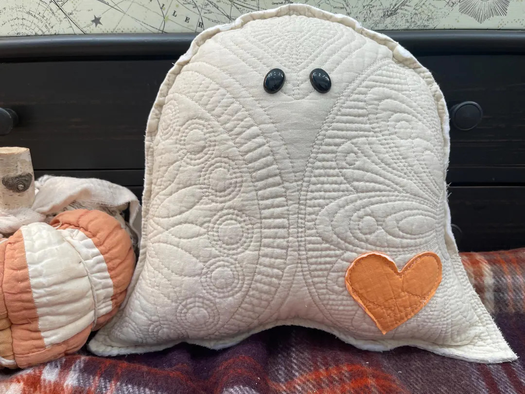 Quilt Heart Ghost Pillow / Handmade Ghost / Farmhouse Decor / Halloween Ghost - Etsy | Etsy (US)