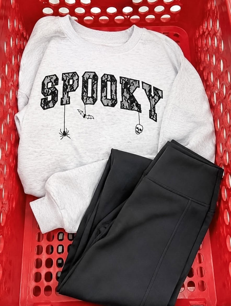 Spooky szn is right around the corner, and this sweatshirt is too cute!! Can't wait to wear this outfit for Halloween!🕷️🕸️