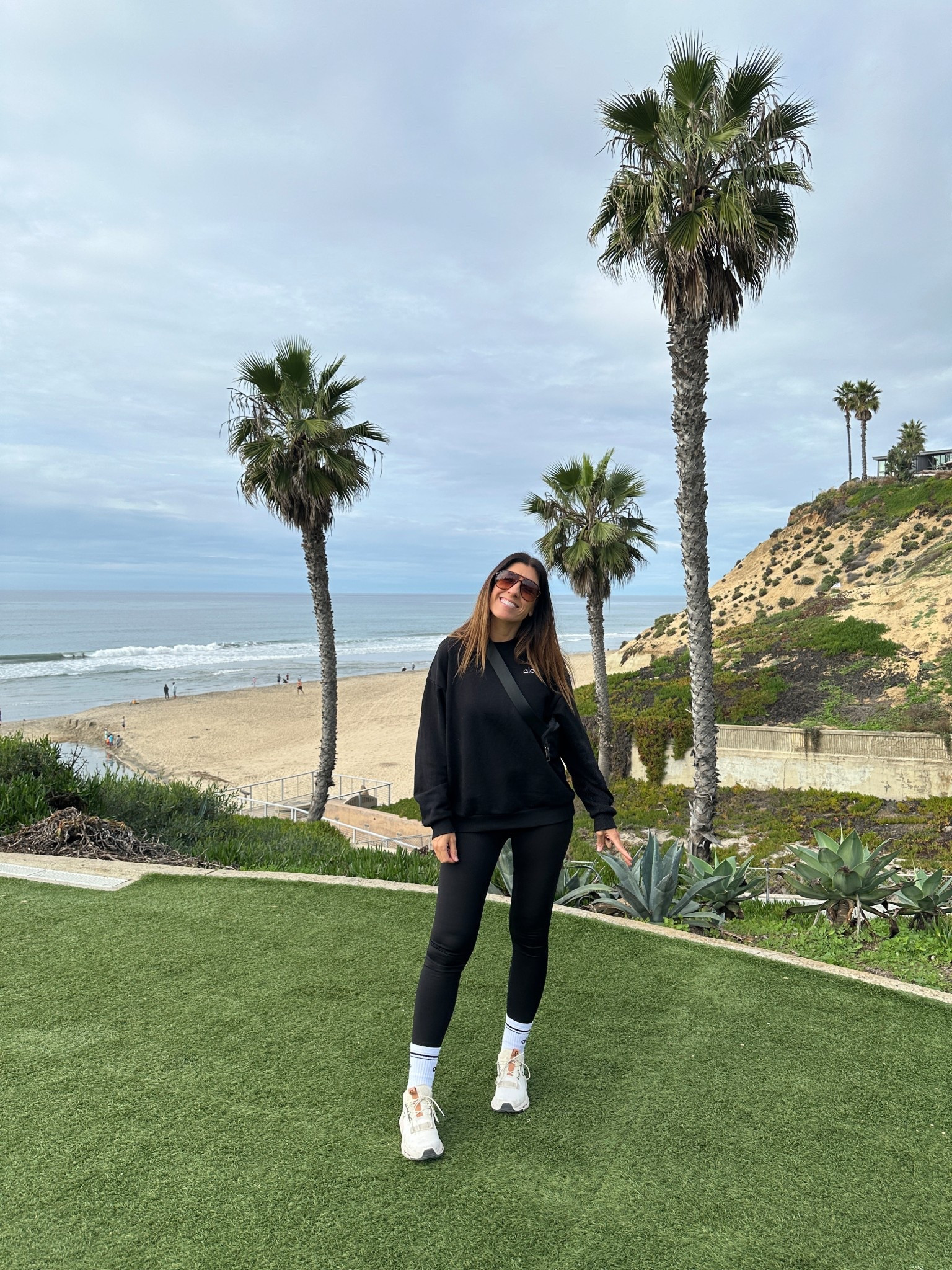 Casual mom style 🖤

#alo #casualstyle #momstyle #athleisure #weekendoutfit #whatiwore

#LTKFindsUnder100 #LTKootd #LTKOver40