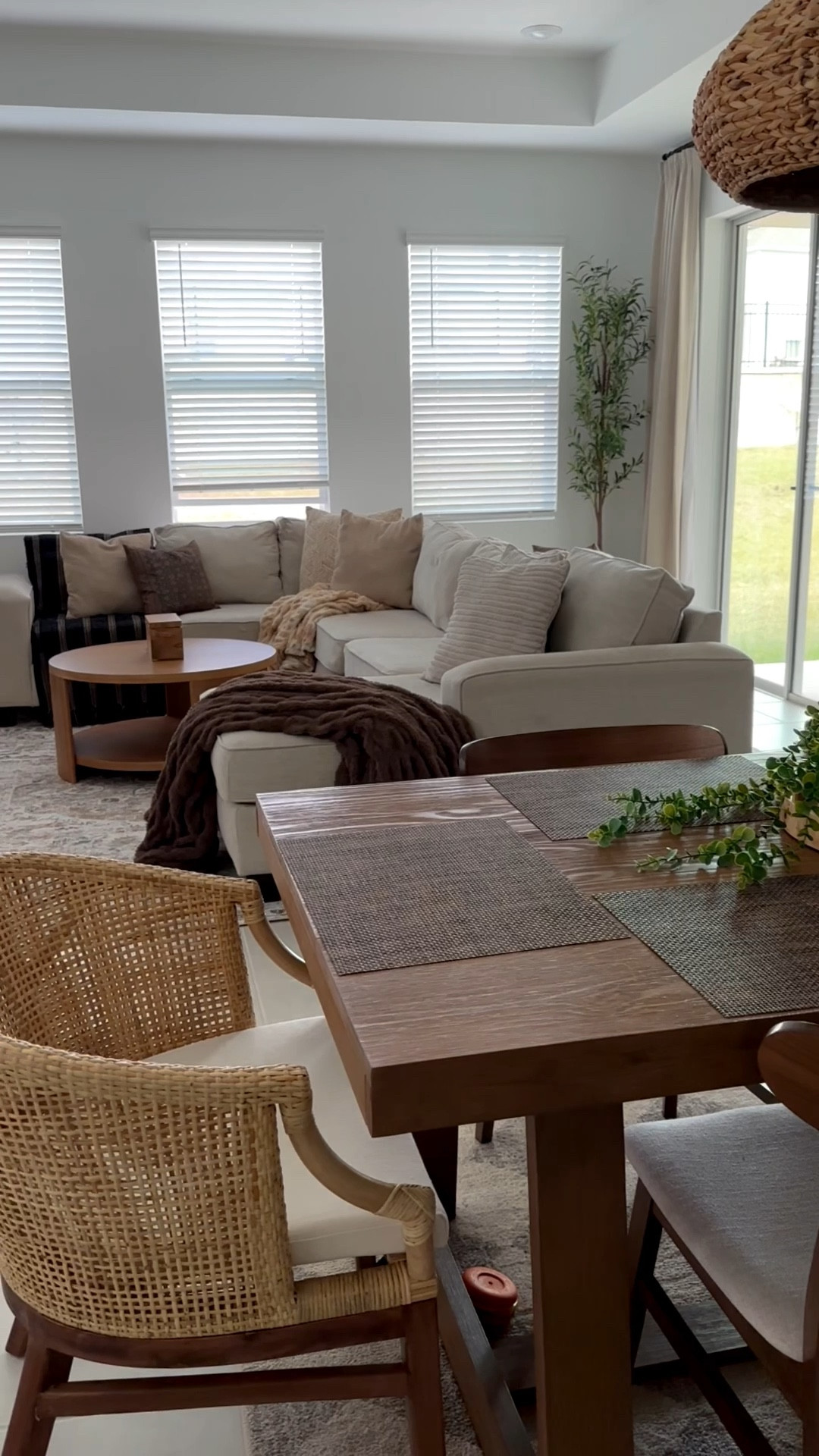 I didn’t redecorate…
I just did this.
Cleaned, shaved, refreshed…
and now everything looks brand new.

#LTKSeasonal #LTKmorningroutine #LTKHome