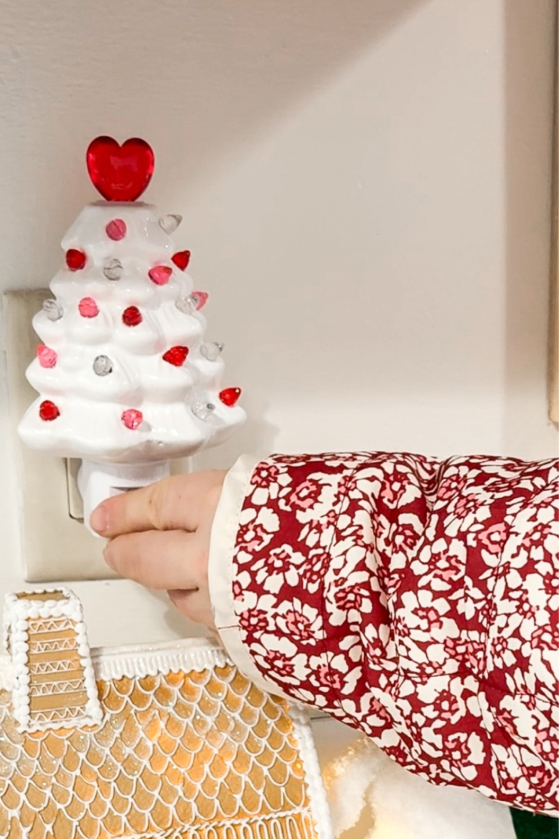 Amazon Holiday Night Lights

#LTKhome #LTKfamily #LTKSeasonal