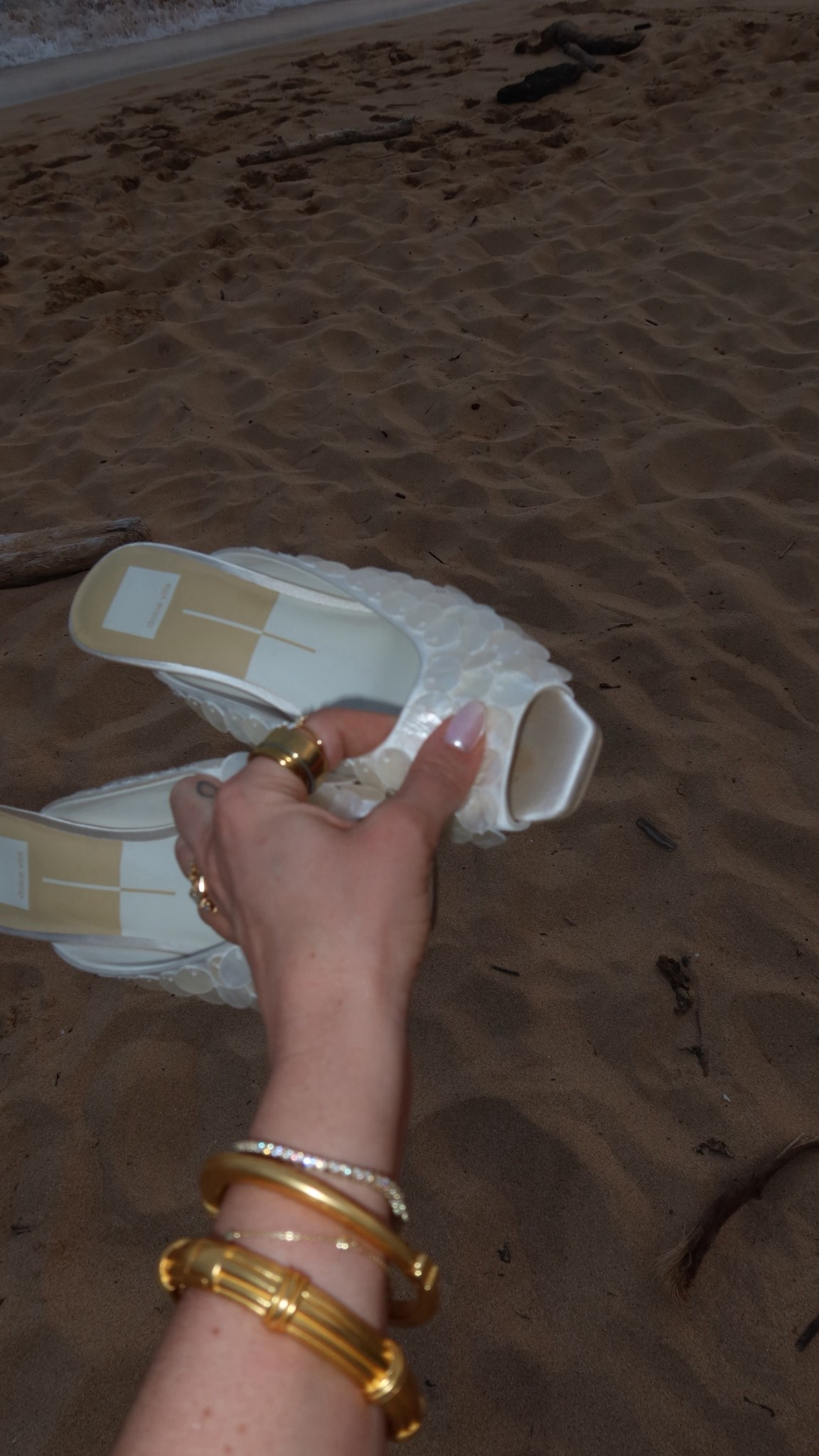 For any of my girls planning weddings - you NEEED these vacation heels!! 🐚 ✨✨✨