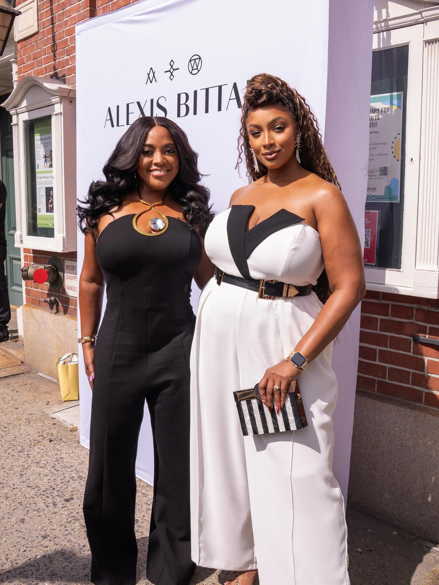 ✨ NYFW gave us a full day of shows, laughs, and link-ups with some of my favorite ladies. Sitting pretty at the presentations of @alexisbittar & @reneecafaro and turning the city crosswalks into runways was truly all in a day’s work. 🫶🏾 running into some of my favorite ladies in the TV and model industries @sherrieshepherd @iamnovibrown ( Love how we even accidentally coordinated 😝🖤🤍) @gwenmoguldevoe @plusjones @bellabombshel to name a few. 

Swipe to relive the magic with me ➡️

Check my LTK for outfit details 😘

📸 @gawdsvision

#NYFW #runway #NzingaImani #alexxisbittar