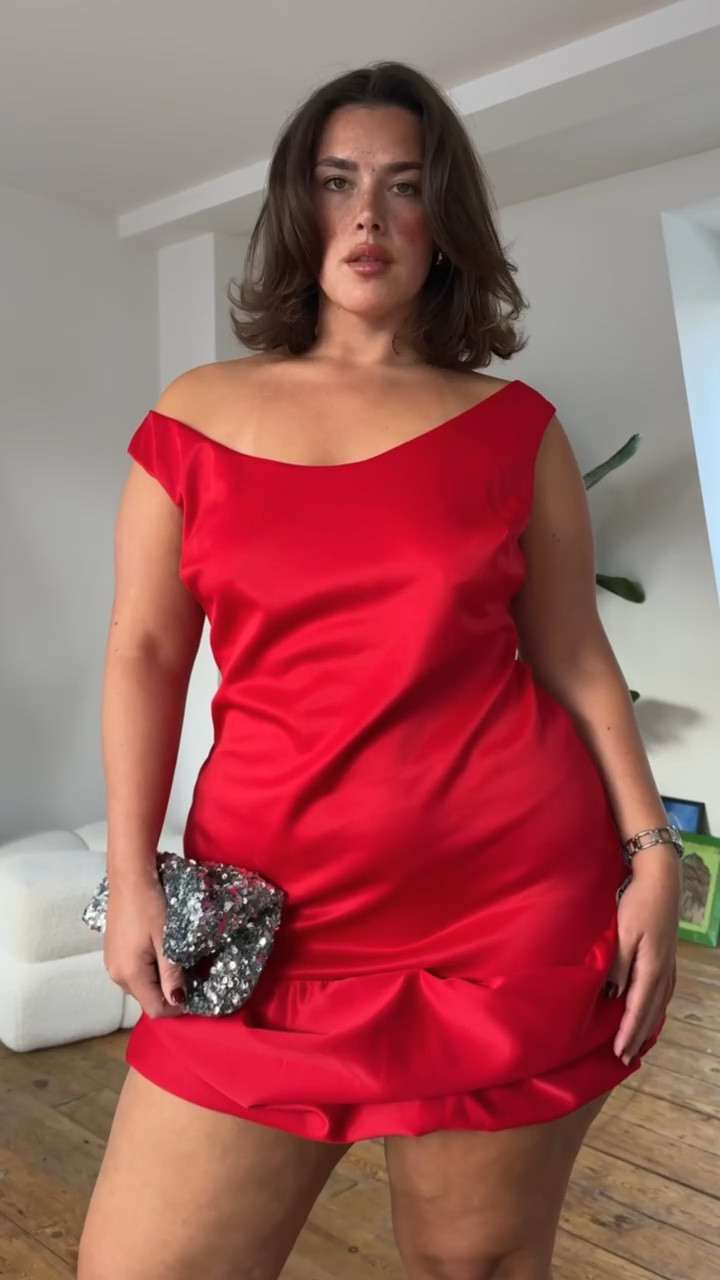 The perfect Christmas party dress 🍸

#LTKcurves #LTKpartywear #LTKuk