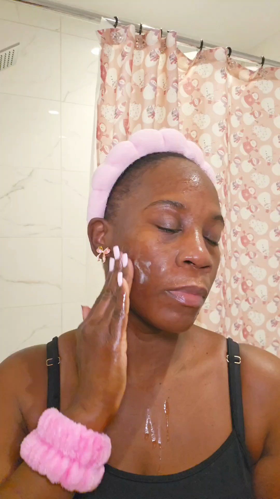 Let's do some skincare. Dr G products are very good for my very sensitive skin. The peeling gel gently peels and brightens the skin for a refreshed look. The moisturizer locks in moisture and gives my skin a nice dewy glowy look.

#LTKselfcare #LTKBeauty #LTKFindsUnder100