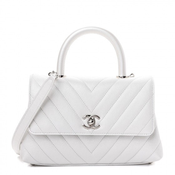 CHANEL

Iridescent Caviar Chevron Quilted Mini Coco Handle Flap White


141 | Fashionphile