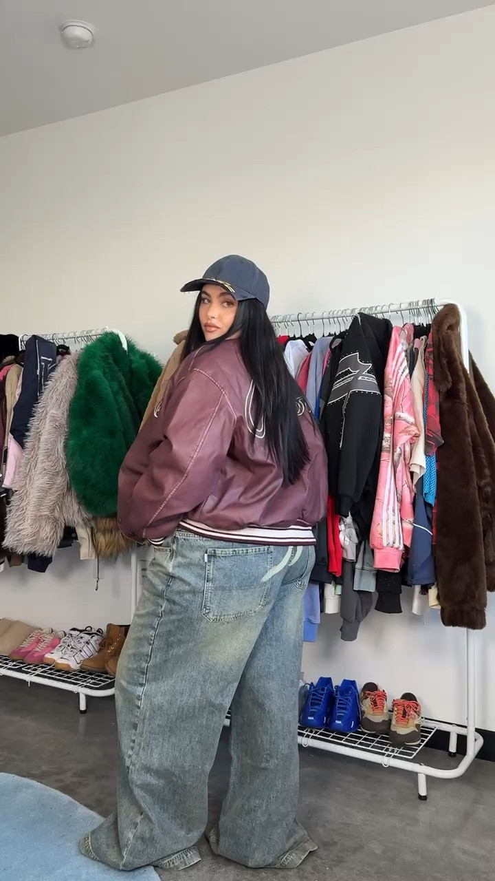 Winter OOTD 

Curvy outfit, boots, winter outfit, streetwear, street style, baggy jeans, bomber jacket

#LTKSeasonal #LTKStyleTip #LTKPlusSize