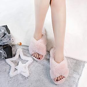 Amazon.com | LUBOT 2021 Women's Fuzzy Slippers Furry Cozy Memory Foam Slippers Fluffy Plush Faux ... | Amazon (US)