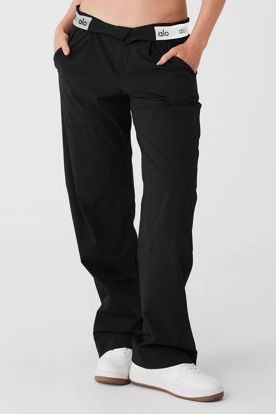 High-Waist Pursuit Trouser (Regular) - Black | Alo Yoga