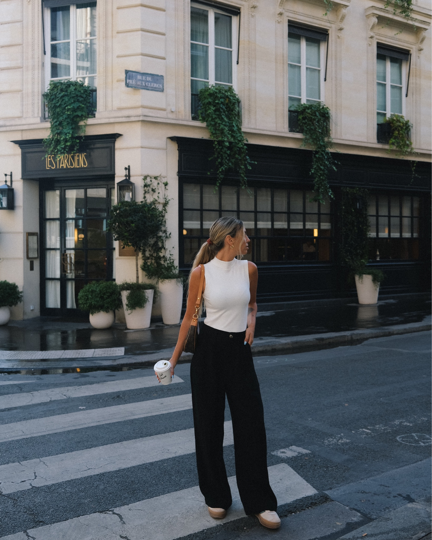 paris streets 🖤 

fashion / street style / minimal / look / outfit / fall / autumn 

#LTKstyletip #LTKfindsunder50 #LTKfindsunder100