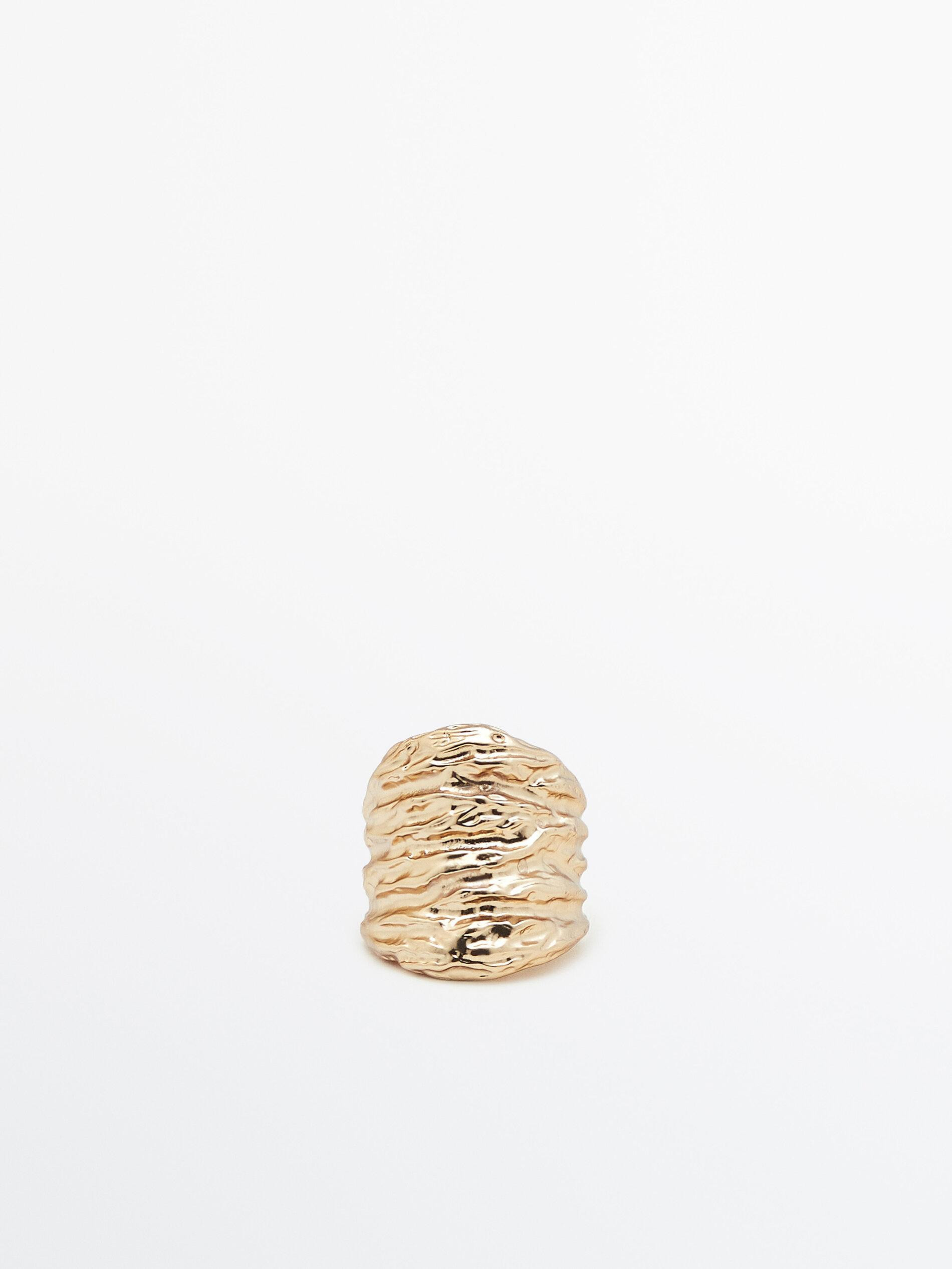 Gold-plated textured wide ring | Massimo Dutti US