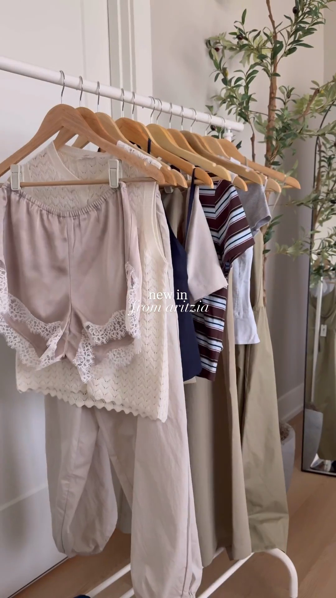 New in from @Aritzia 🤩 spring and summer closet staples

Aritzia style, spring finds, elevated, closet basics, summer finds

#LTKdayinmylife #LTKootd #LTKSeasonal