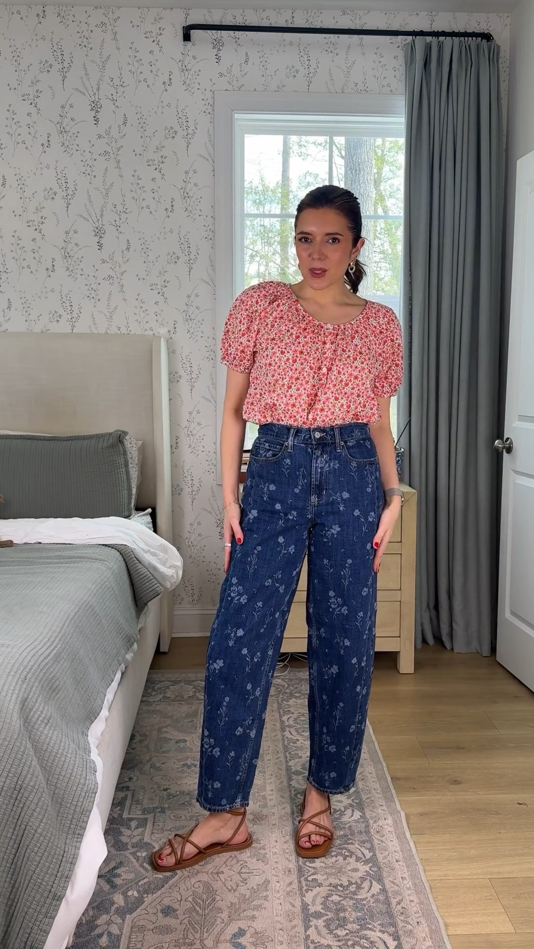 New Old Navy spring arrivals from a 41 year old mom! I’m 5’7” and a typical 2-4 or 26 or small. Wearing a small tall or 2 tall in all pants. Size small in tops! Up to 60% off 

Millennial mom spring outfits from @oldnavy 

#LTKTall #LTKOver40 #LTKSaleAlert