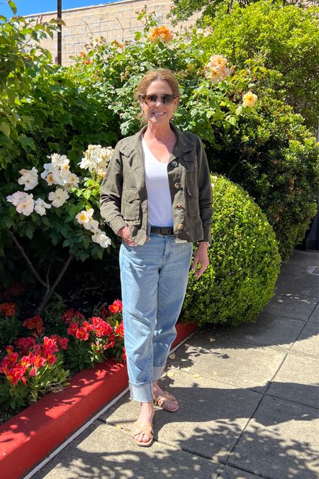 Here's an easy outfit inspo for a day of shopping! A fitted white v-neck top, cuffed style relaxed jeans, and a cropped utility jacket.
#outfitidea #springfashion #transitionalstyle #capsulewardrobe

#LTKSeasonal #LTKStyleTip #LTKShoeCrush