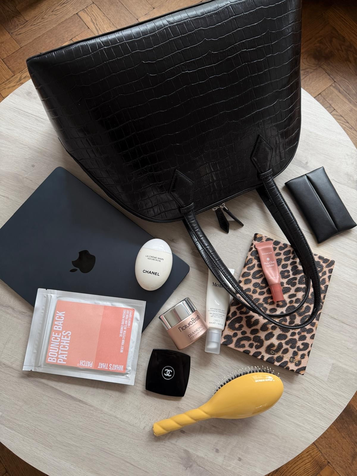What’s In My Bag

Work | Notepad | Beauty | Hair | Chanel | Summer



#LTKuk #LTKsummer #LTKworkwear