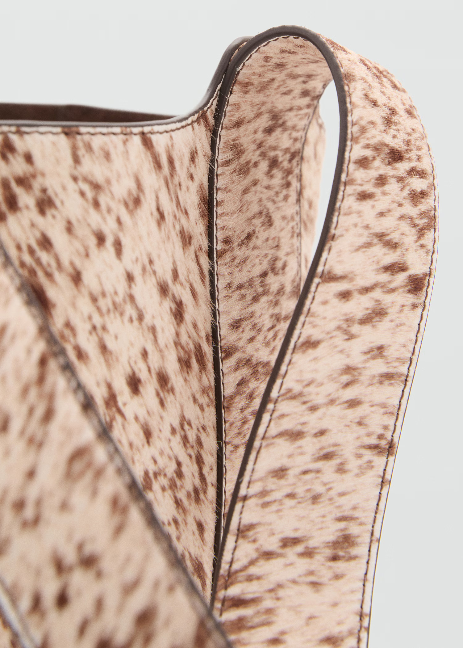 Leather and fur bucket bag - Women | MANGO USA | Mango (US/MX/AU)