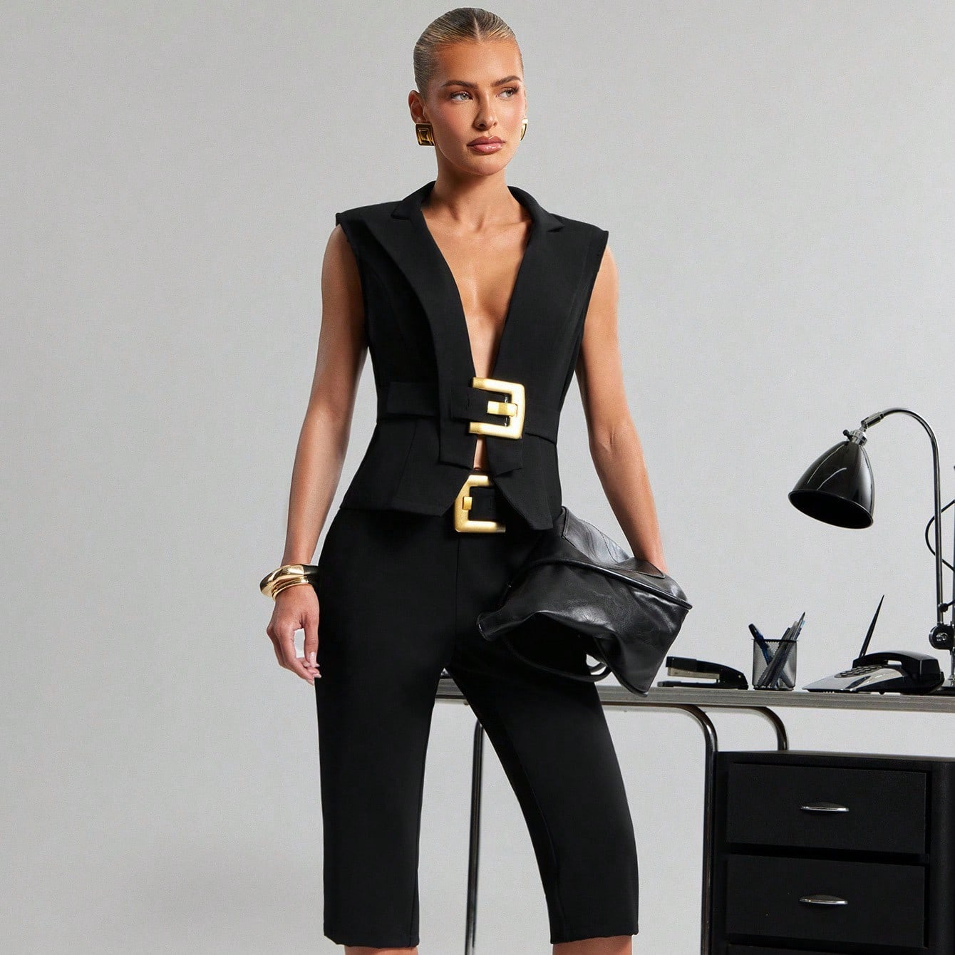 Hauture Pantalones capri casuales y sexys para oficina con dise\u00f1o de hebilla de metal dorado para mujeres | SHEIN