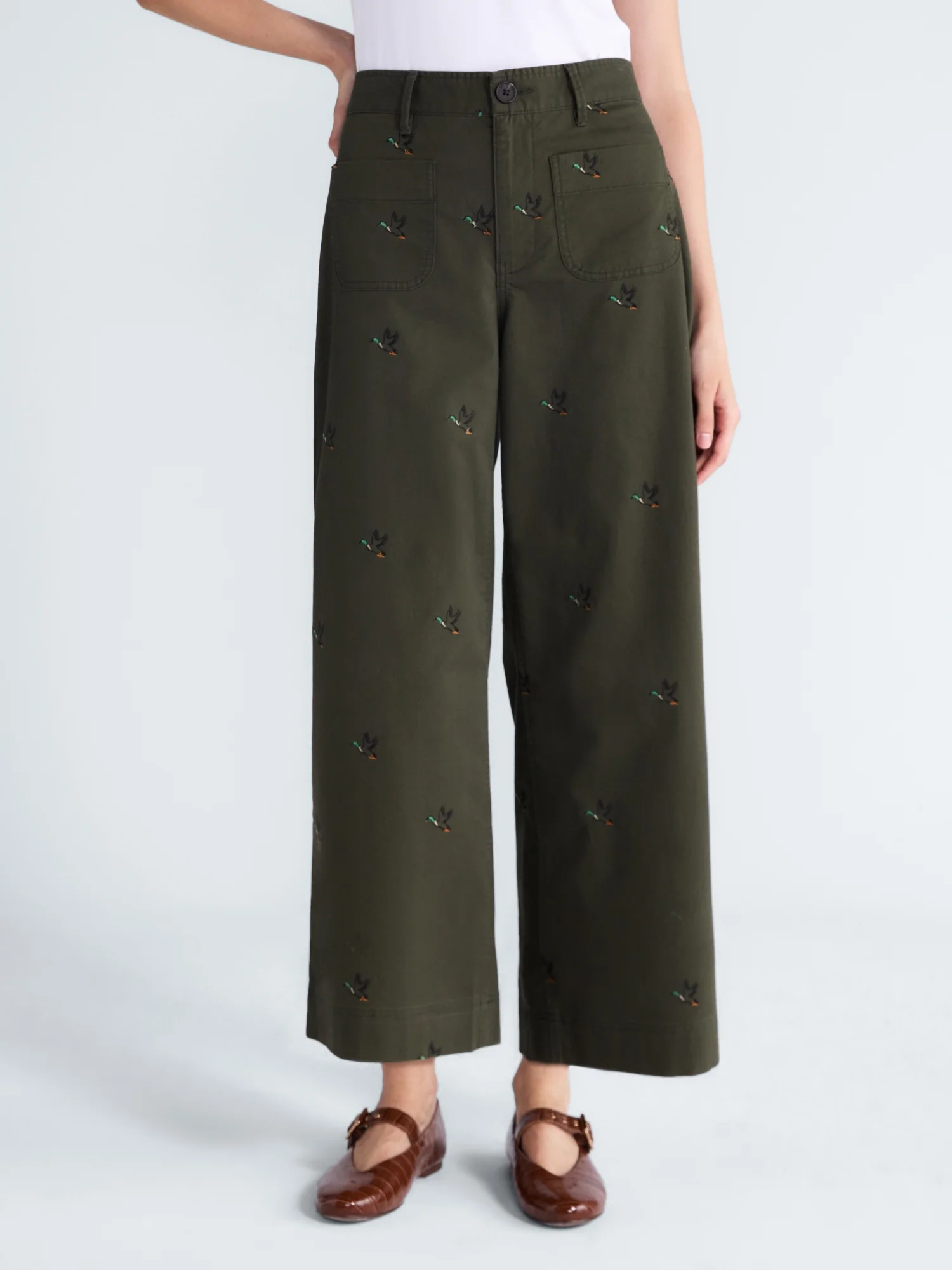 Free Assembly Women's The Larchmont Embroidered Cropped Patch Pocket Pants, 26" Inseam, Sizes XS-XXL - Walmart.com | Walmart (US)