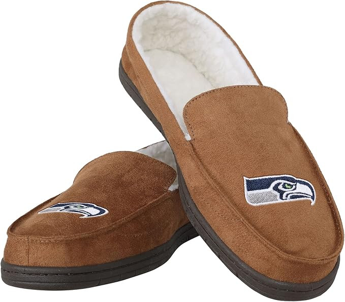 FOCO Mens NFL Team Logo Moccasin Slippers | Amazon (US)