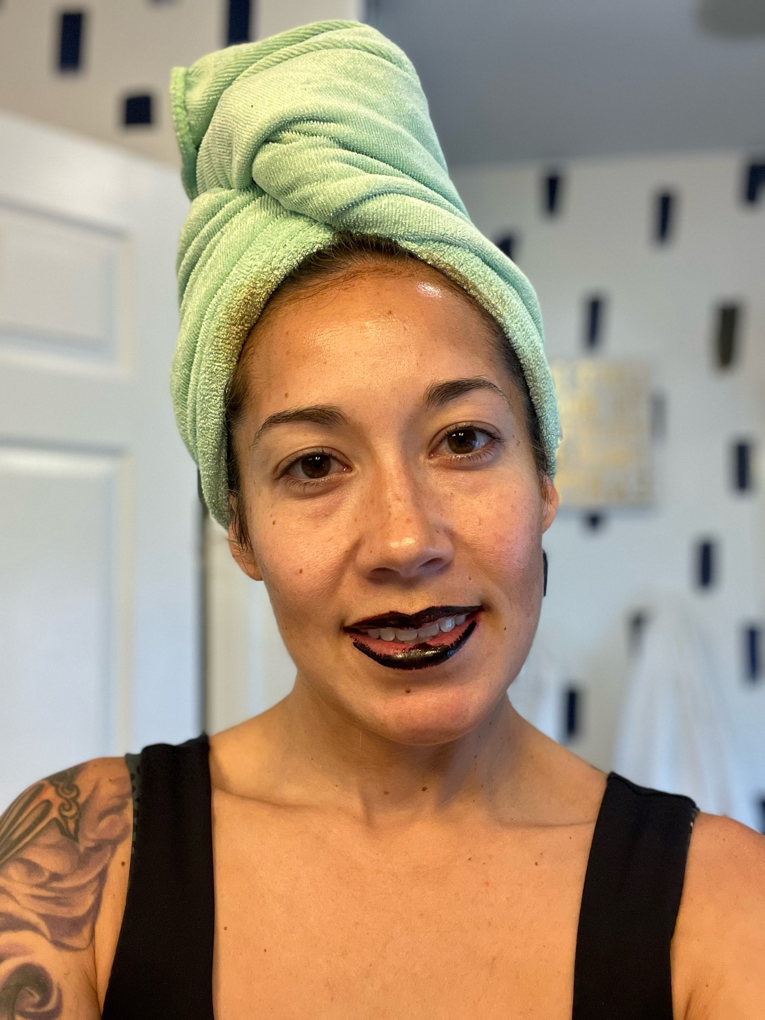 Natural make-up routine before bed so tomorrow is an easy day. Contour with tanologist Self tanner using make-brushes. Peel off lip stain 

#LTKBeauty #LTKVideo #LTKFallSale