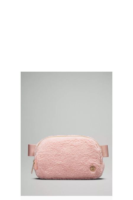 Pink belt bag 


#LTKSeasonal #LTKHoliday #LTKfindsunder50