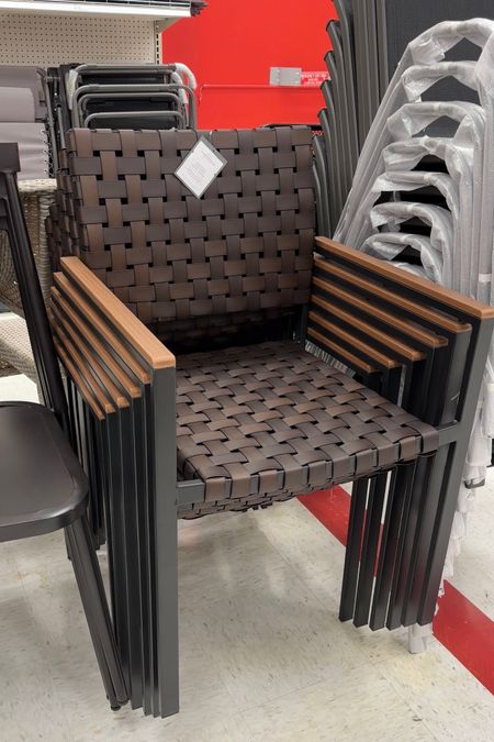 These brown and black outdoor woven chairs look so much better in person and they’re 20% off right now!

#patio #porch #spring #outdoorliving #target #threshold #mcgee #sale

#LTKhome #LTKFind #LTKunder100