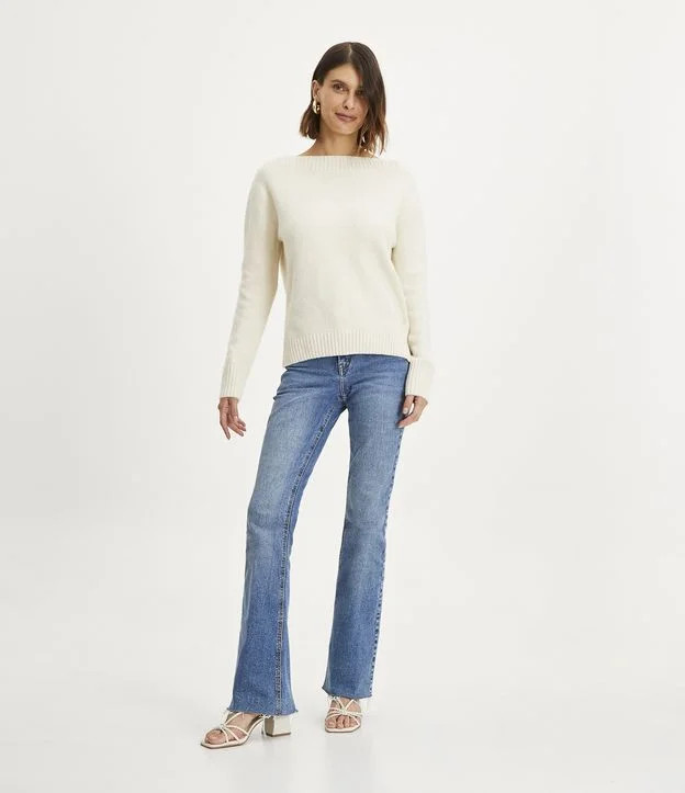 Suéter em Tricô com Gola Bateau Redonda e Detalhes Canelados Bege | Renner (BR)