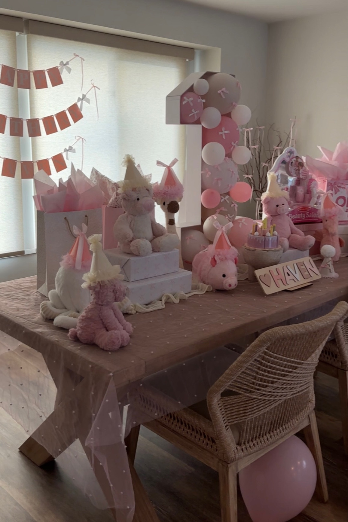 Girly first birthday decor & gift ideas that my one year old LOVES ! 💝💝💝

#LTKParties #LTKBaby