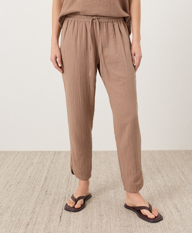 Women’s Coastal Double Gauze Tapered Pull-on Pant made with Organic Cotton | Pact | Pact Apparel