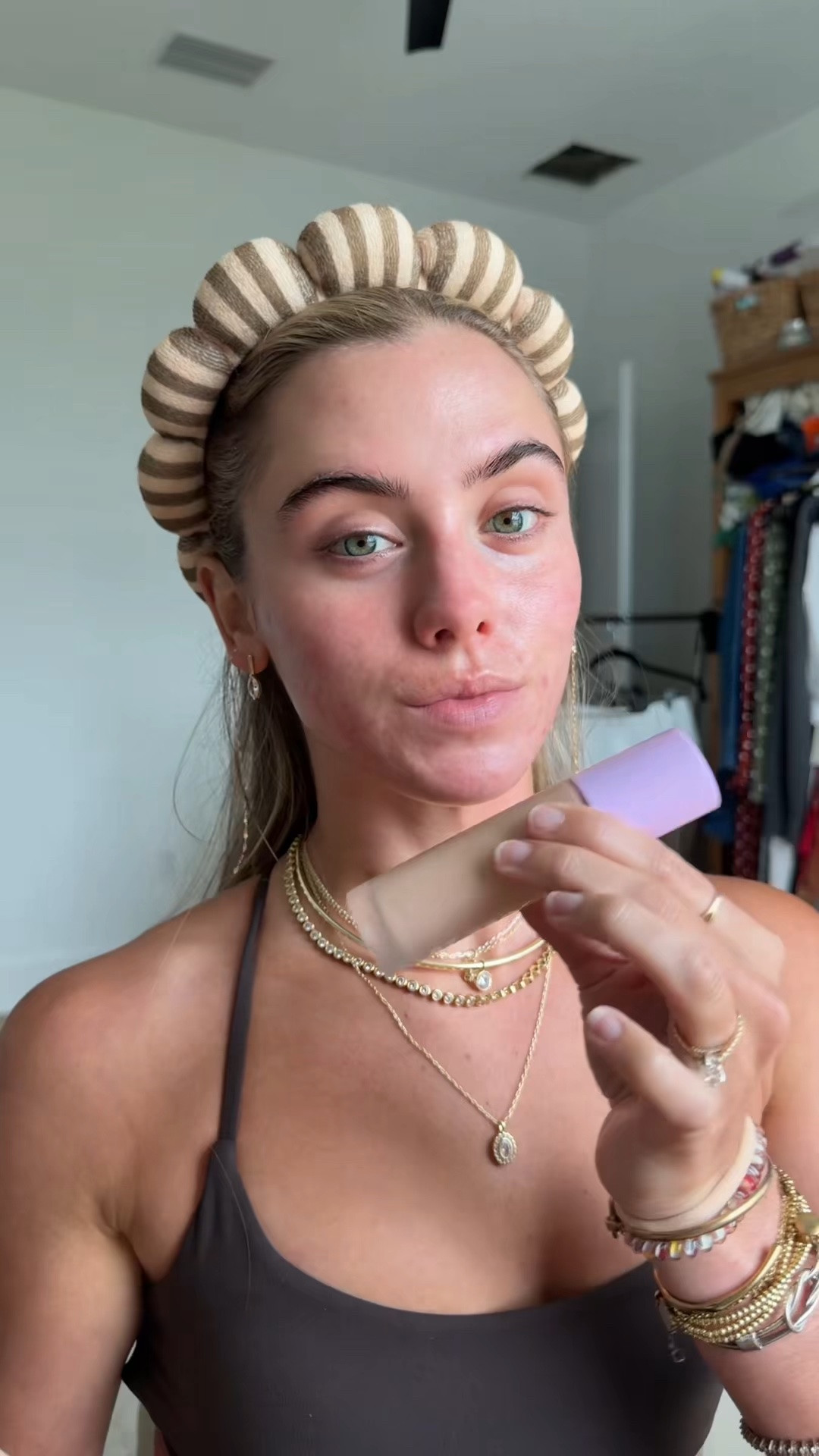 an acne safe foundation that offers coverage without the heavy foundation feeling with a skin like finish 👏 tower 28 did the acne girls a favor with this formula! 

#acnesafefoundation #acnesafemakeup #tower28foundation #foundation #nonacnegenic @tower28 @Sephora  @Revolve

#LTKgrwm #LTKselfcare #LTKBeauty