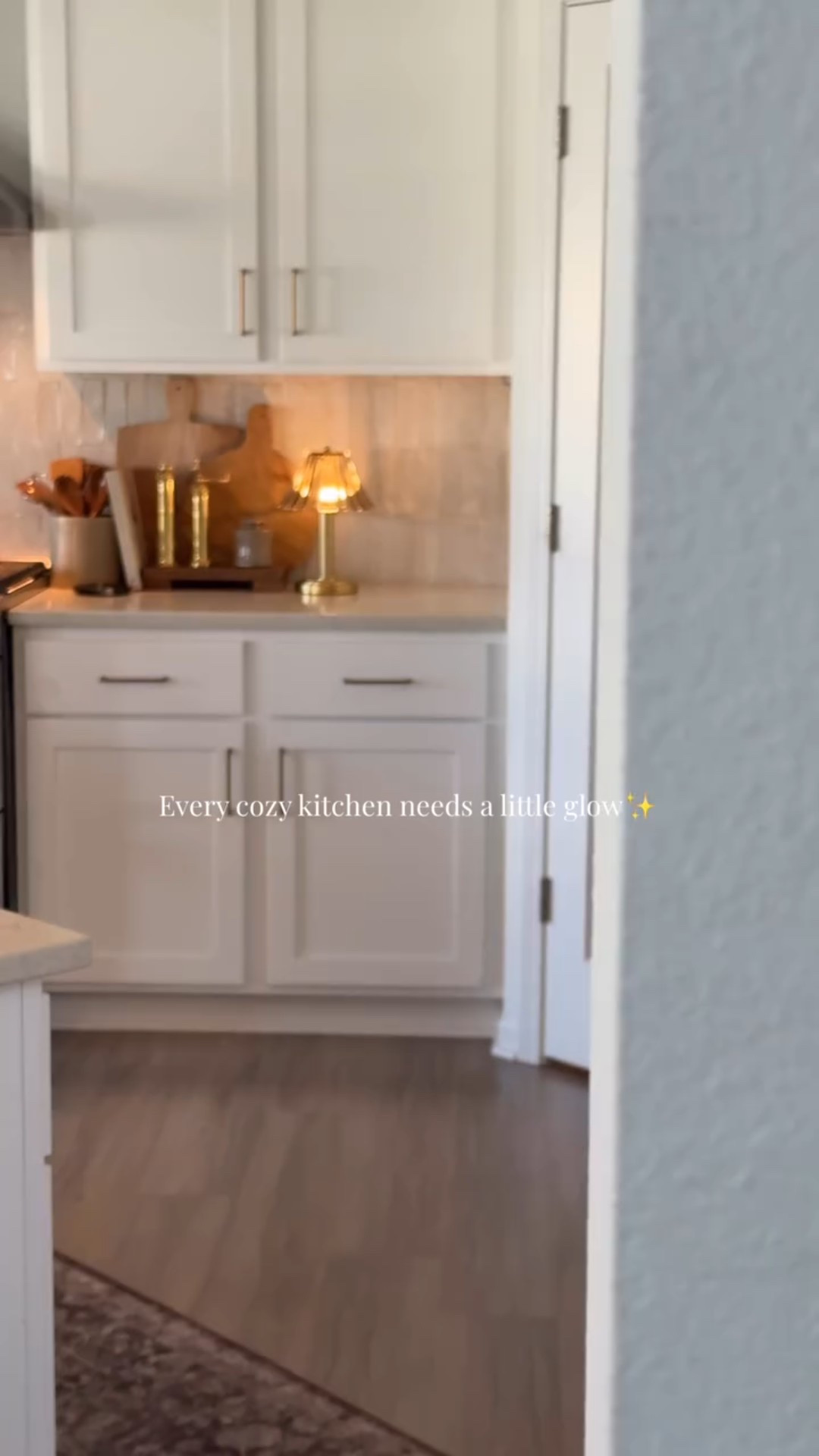 Every cozy kitchen needs a little glow 🤍

It’s a small layer, but it makes the space feel warm — especially all winter.

🤎 Follow @neutralcatt for calm, functional spaces that are meant to be lived in