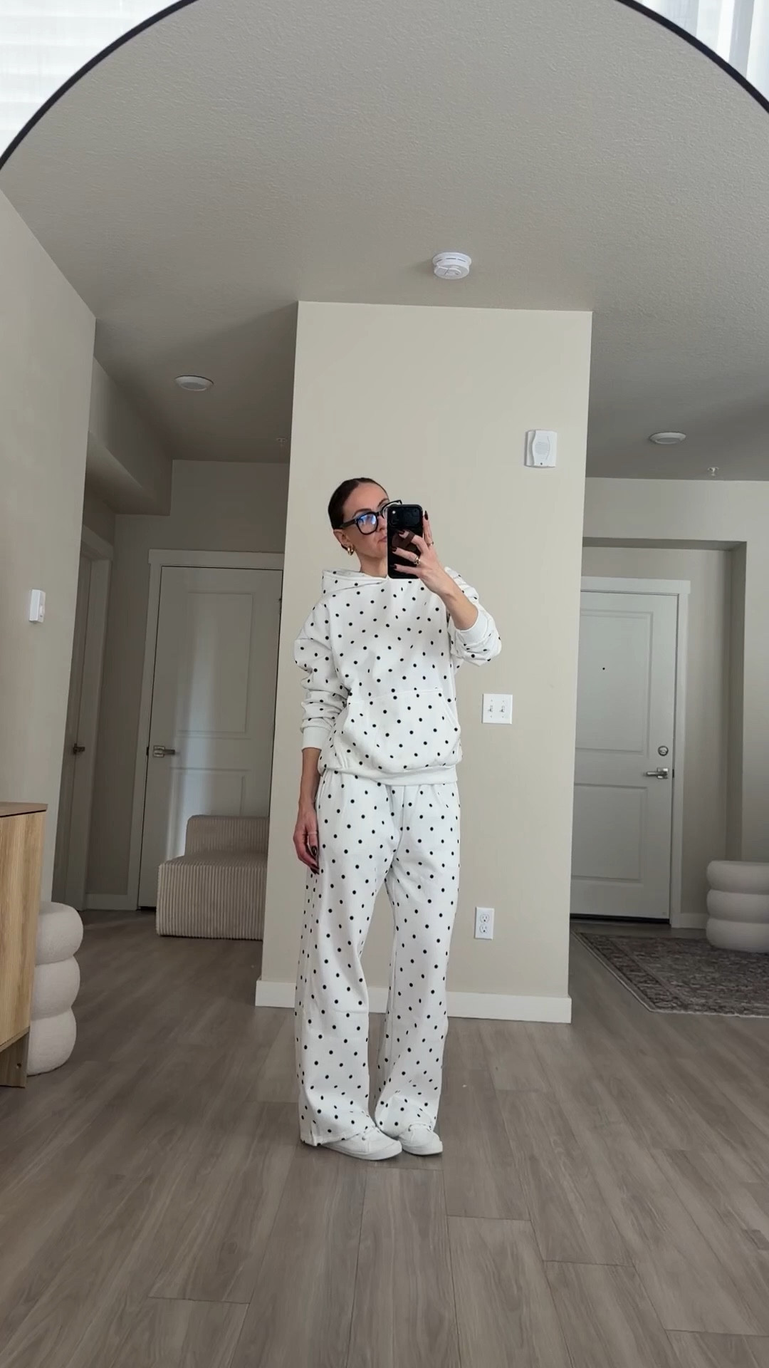 i'm 5'7 wearing size small
i kept the white one and wear the hoodie and pants separately too.  getting so many compliments when wearing!! linking my exact shoes too


