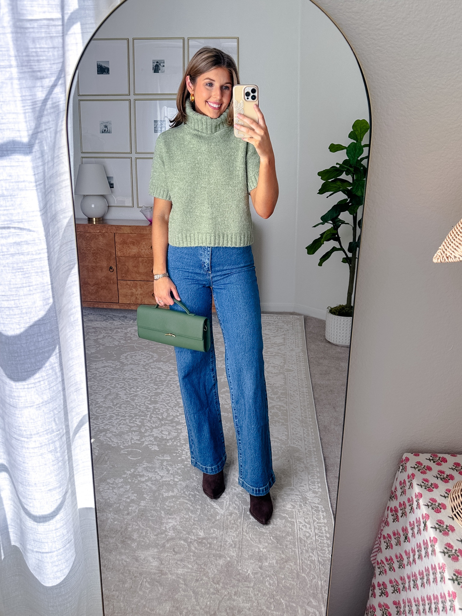 Sage green for fall! 💚 wearing an XS in top and 26 in jeans

#LTKStyleTip