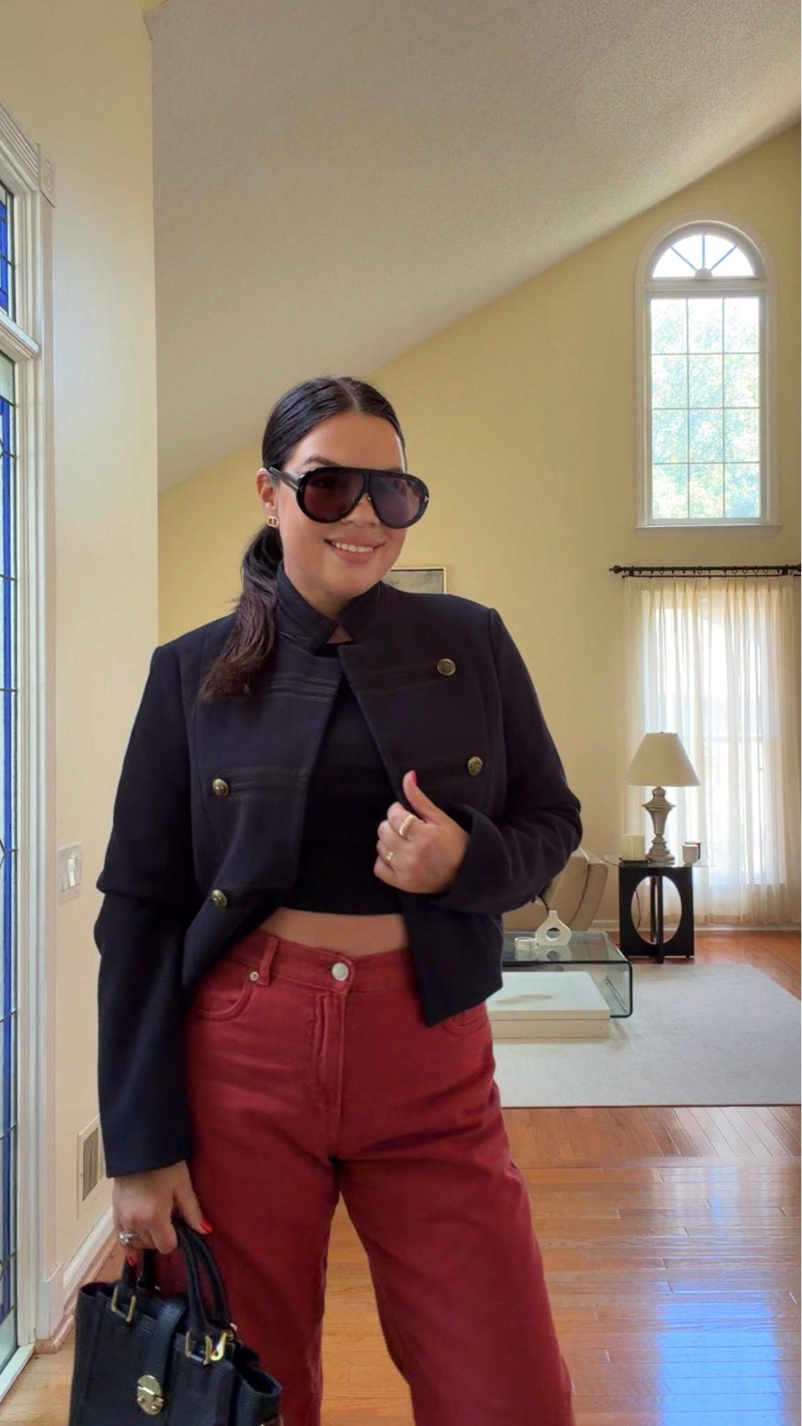 Navy + red ❤️ My favorite color combination for fall. H&M Statement jacket + wide-leg jeans.