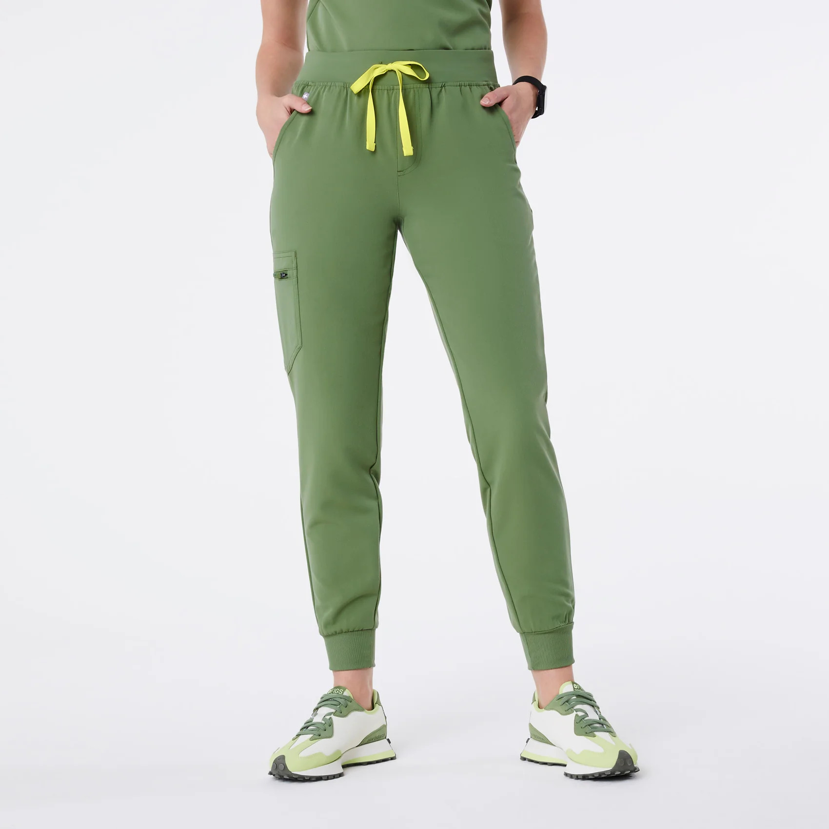 Women's Zamora Jogger Scrub Pants™  - Fern · FIGS | FIGS