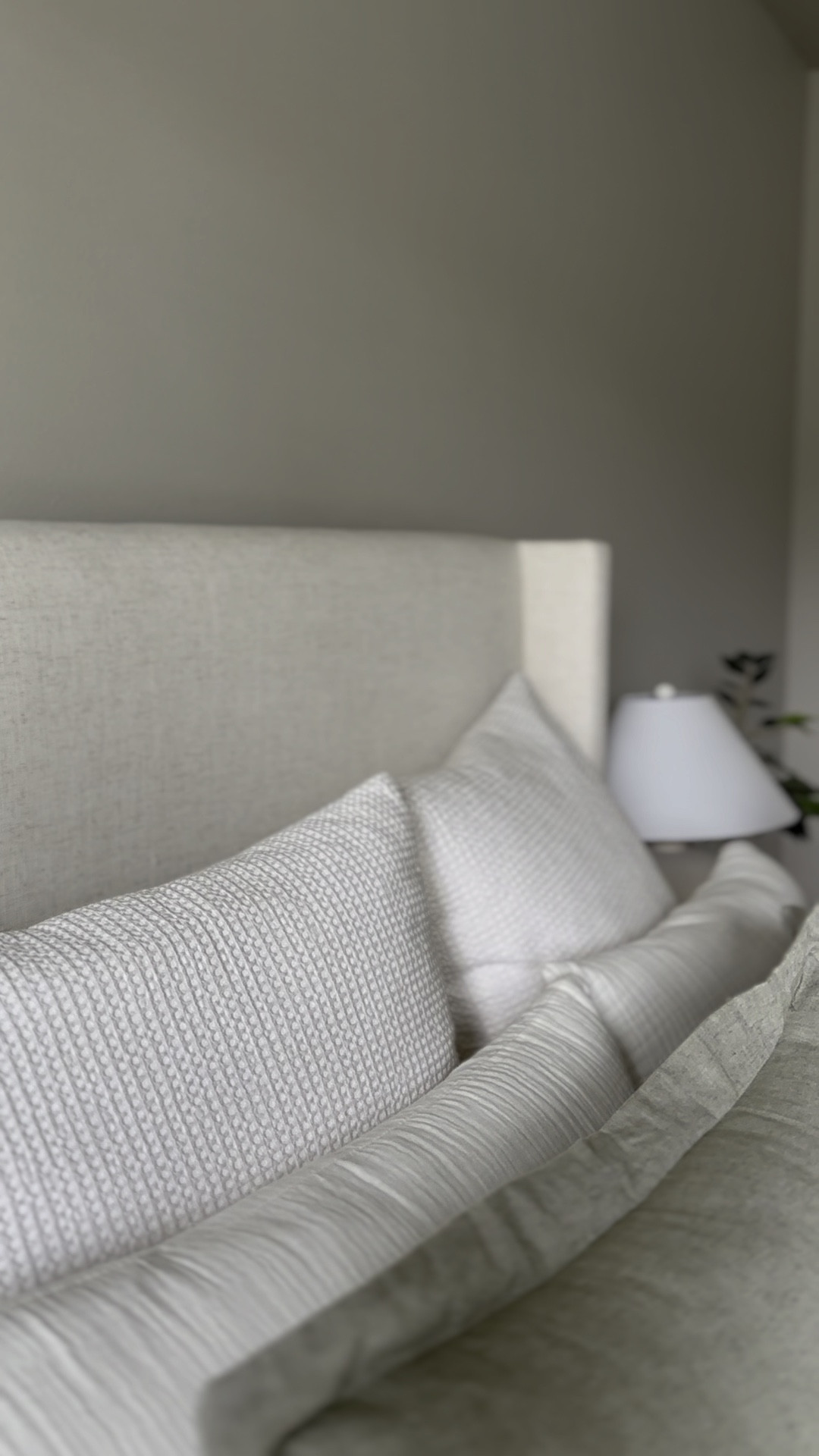 code SAVE for 20% OFF my favorite upholstered bed in the color talc linen!

Beds, queen bed, king bed, bedroom ideas, bedroom furniture, bedroom decor, bedroom design, bedding, blankets, bed pillows

#LTKHome #LTKSummerSales #LTKSaleAlert