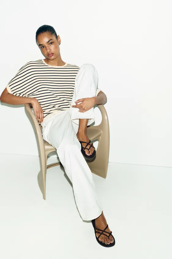 Flat sandals. Thin straps with metallic details on the front. Rounded toe.Sole height: 0.4 inches... | Zara US