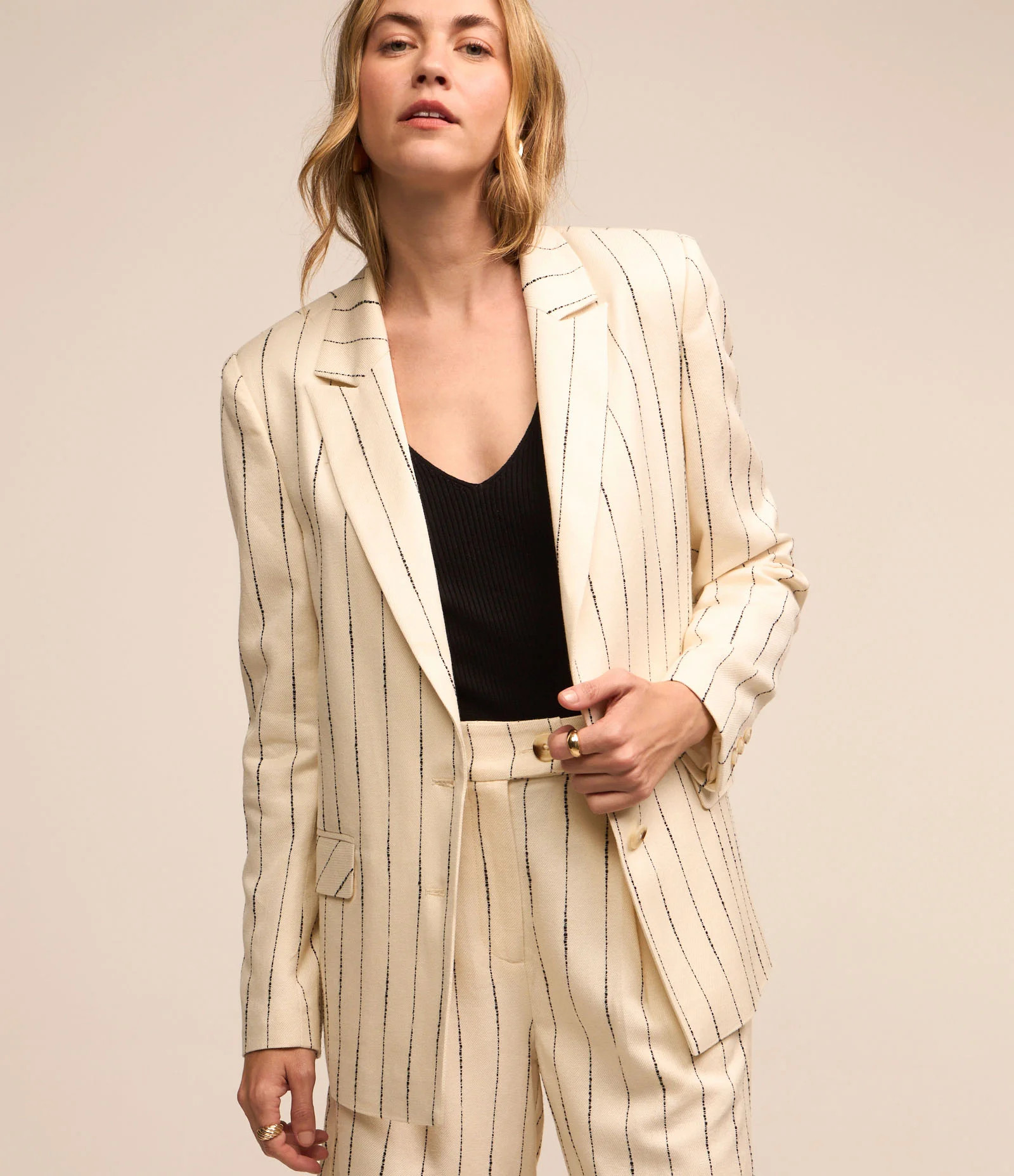 Blazer Ovresized em Viscolinho Listrado com Fio Tinto Bege - Lojas Renner | Renner (BR)