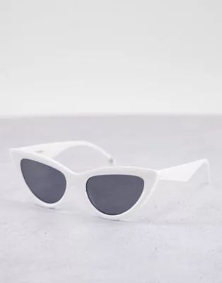 ASOS DESIGN – Abgeschrägte Cat-Eye-Sonnenbrille in glänzendem Weiß | ASOS | ASOS (Global)