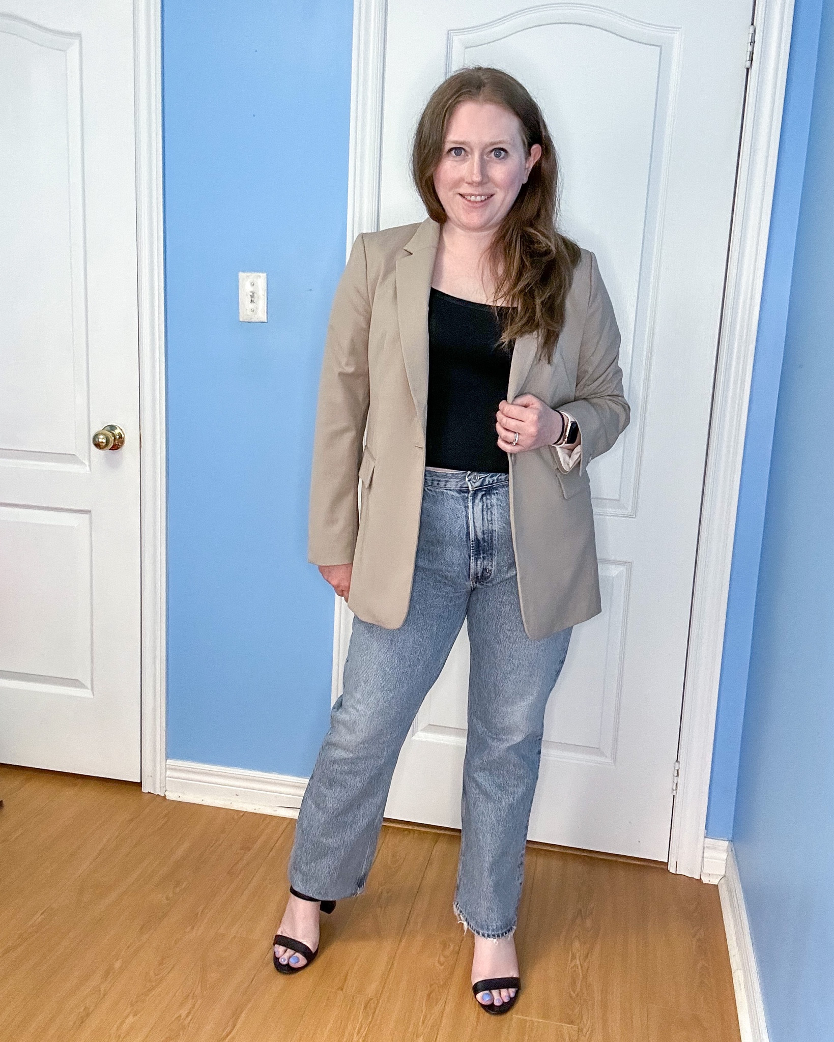 Workwear to Date Night

Here is a simple outfit to wear to the office. Pair a blazer, black tank top, Agolde jeans, and heel sandals to complete this look. Add a clutch bag for an evening look.

H&M | Agolde | Nordstrom | Heel Sandals | Workwear | Date Night | Summer 2023

#LTKstyletip #LTKworkwear #LTKshoecrush