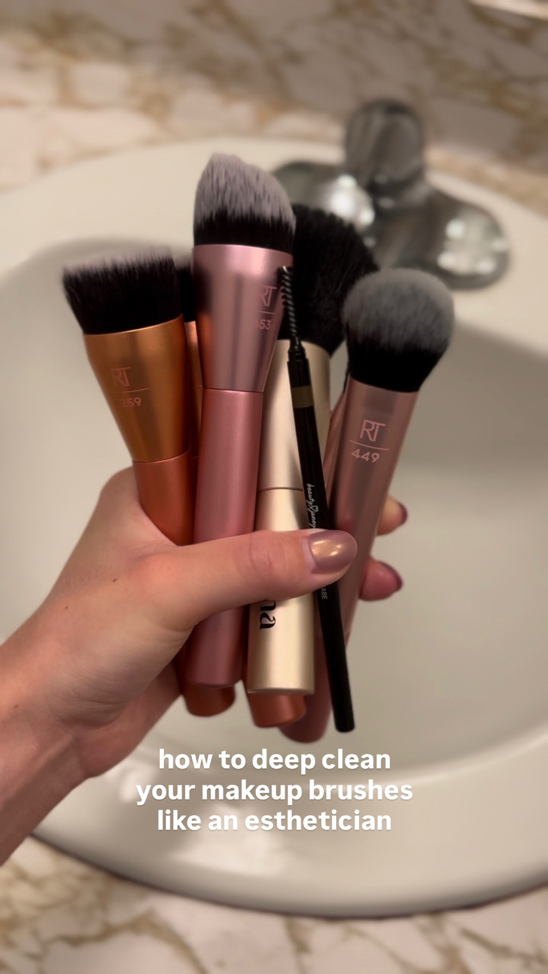 How to deep clean your makeup brushes like an esthetician 🫧✨

🧼 Soap dispenser for ease
💧 Soak in micellar water (or oil cleanser)
🧤 Silicone mitt = deeper clean
🛁 Dip, swirl, scrub
🫧 Rinse until squeaky clean
🌬️ Lay flat to dry
🗓️ Wash weekly for best results

Shop all my favorite brushes + cleaning tools below 💕 ↓

#LTKBeauty