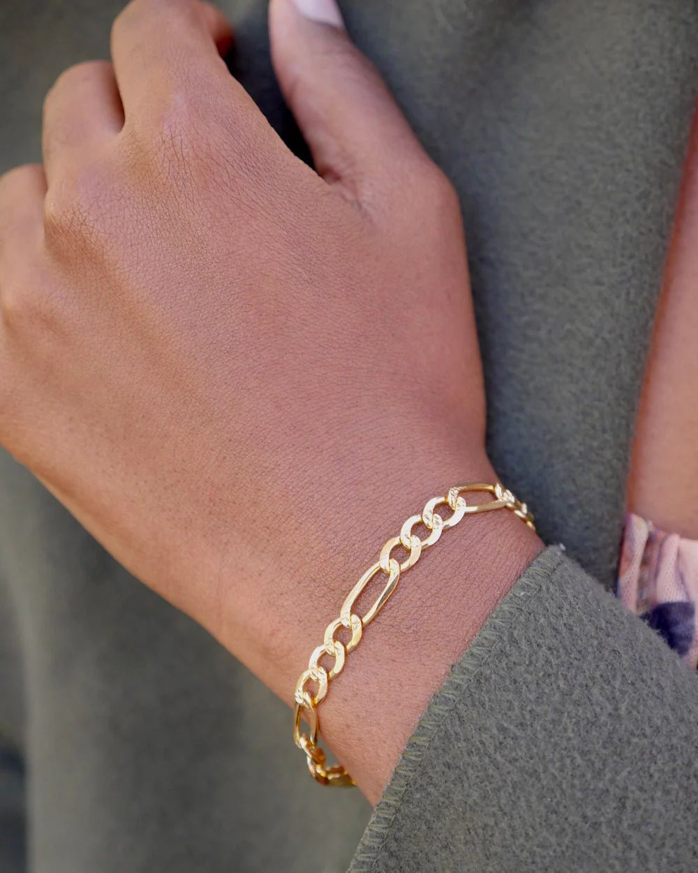 romola chain bracelet

                      -

                      $118 | Cupcakes and Cashmere